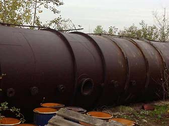 Металлическая бочка перед демонтажом